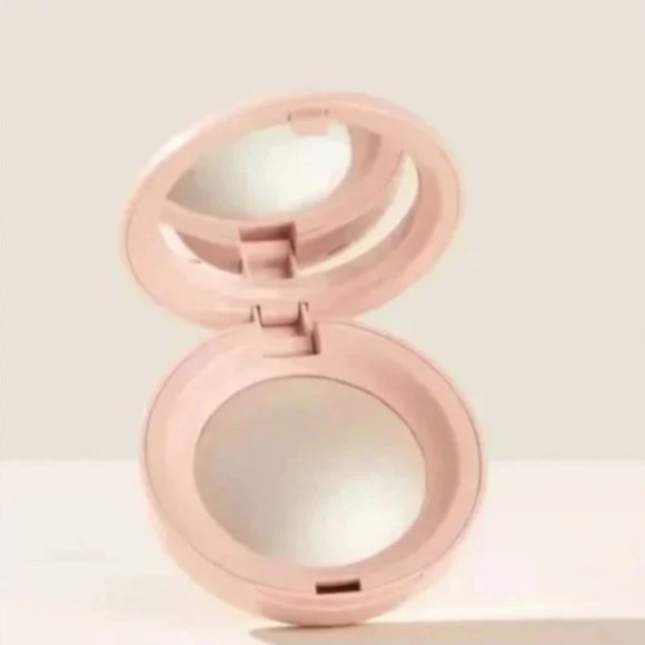 NEW Rare Beauty Positive Light Silky Touch Highlighter in Enlighten - Picture 1 of 5